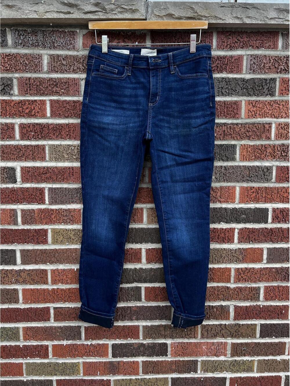 Universal Thread Dark Denim Mid Rise Skinny Jeans